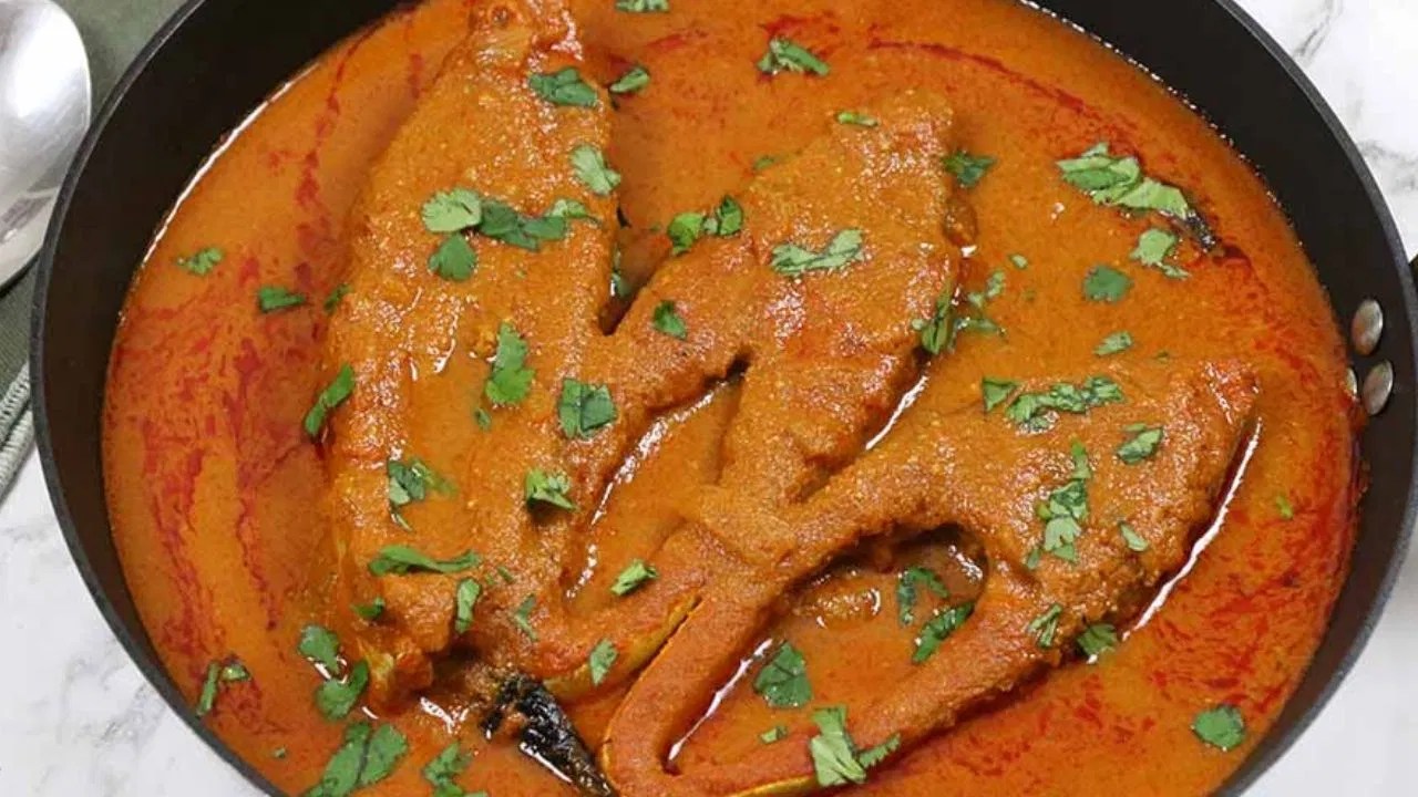 How to cook fish curry in bengali style