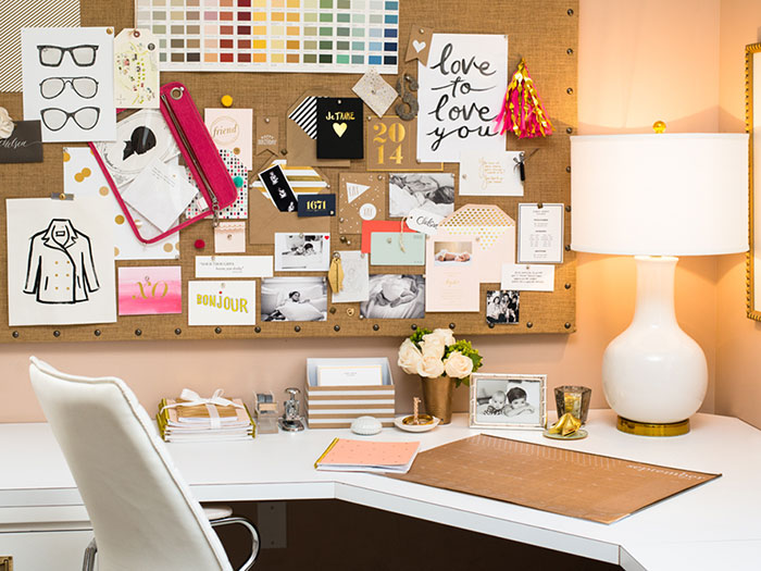 How to decorate your desk office